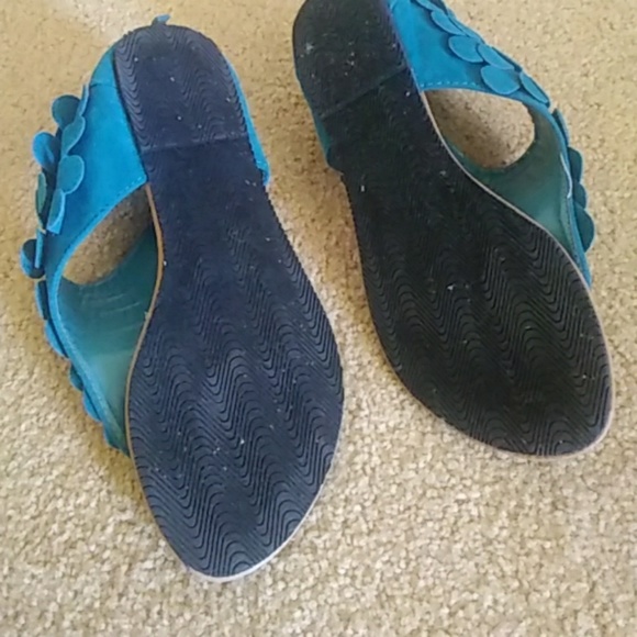 Sandals - Picture 2 of 4